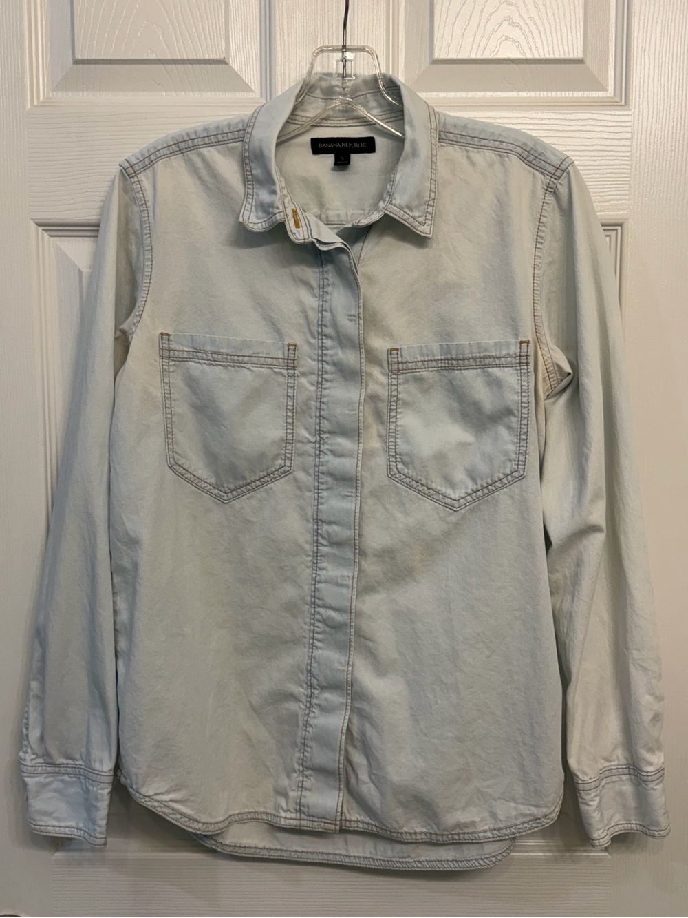 Banana Republic Women’s Light Blue Cotton Denim Long Sleeve Button-Up Shirt S